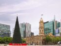 Boże Narodzenie w Australii – choinka świąteczna w centrum australijskiego miasta