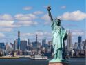 Statua Wolności, w tle wieżowce, USA